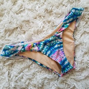 NWT Reef Abalone Ruffled tie dye biking bottoms